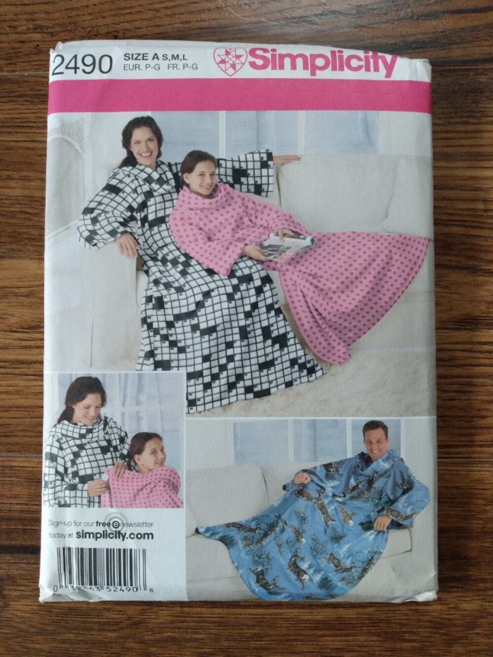 Fleece Lounge Blanket with Sleeves Sewing Pattern UNCUT Simplicity 2490